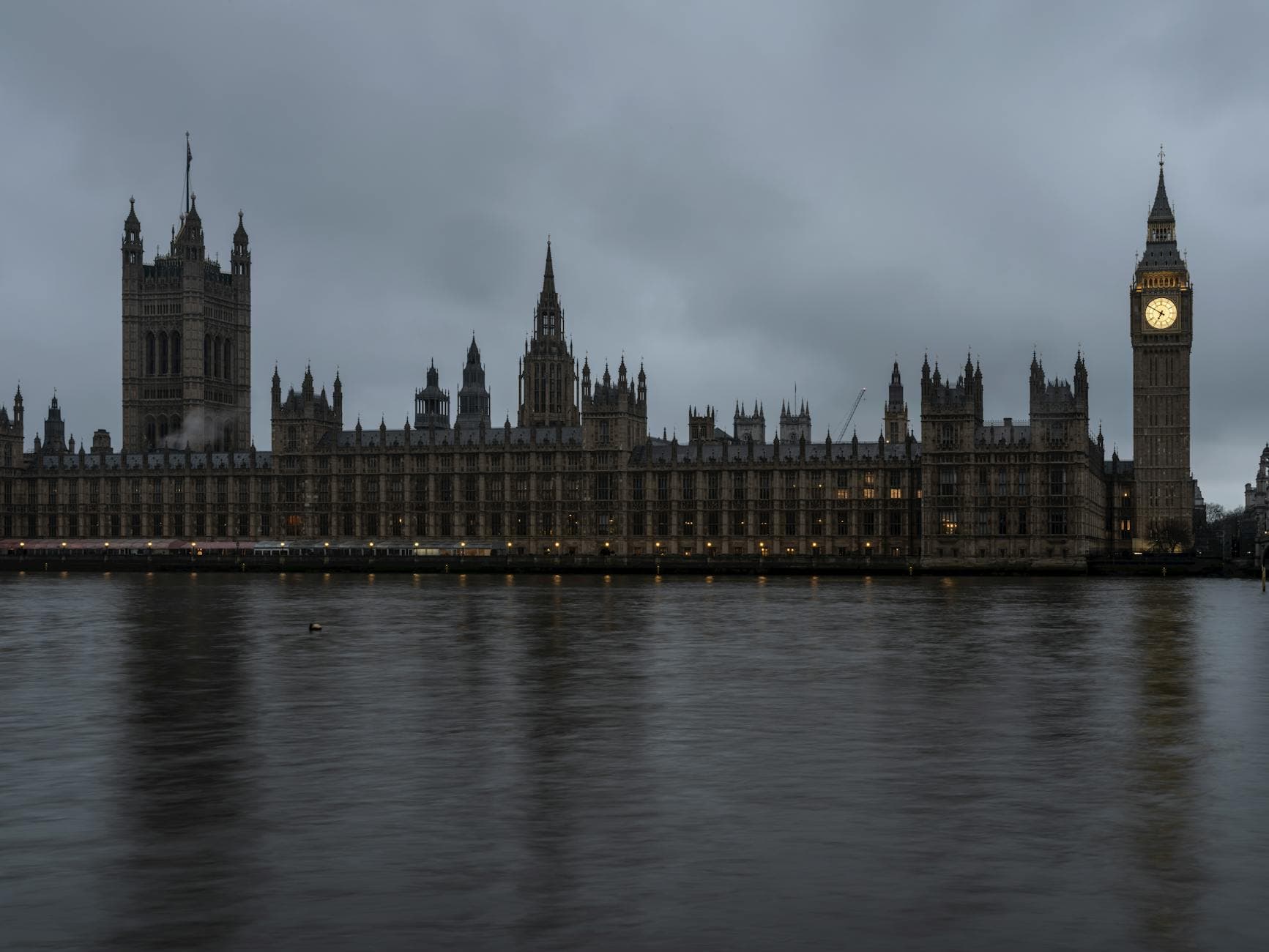 UK Overhauls Immigration Rules: Asylum Work Rights Expand, Student Visas Restricted